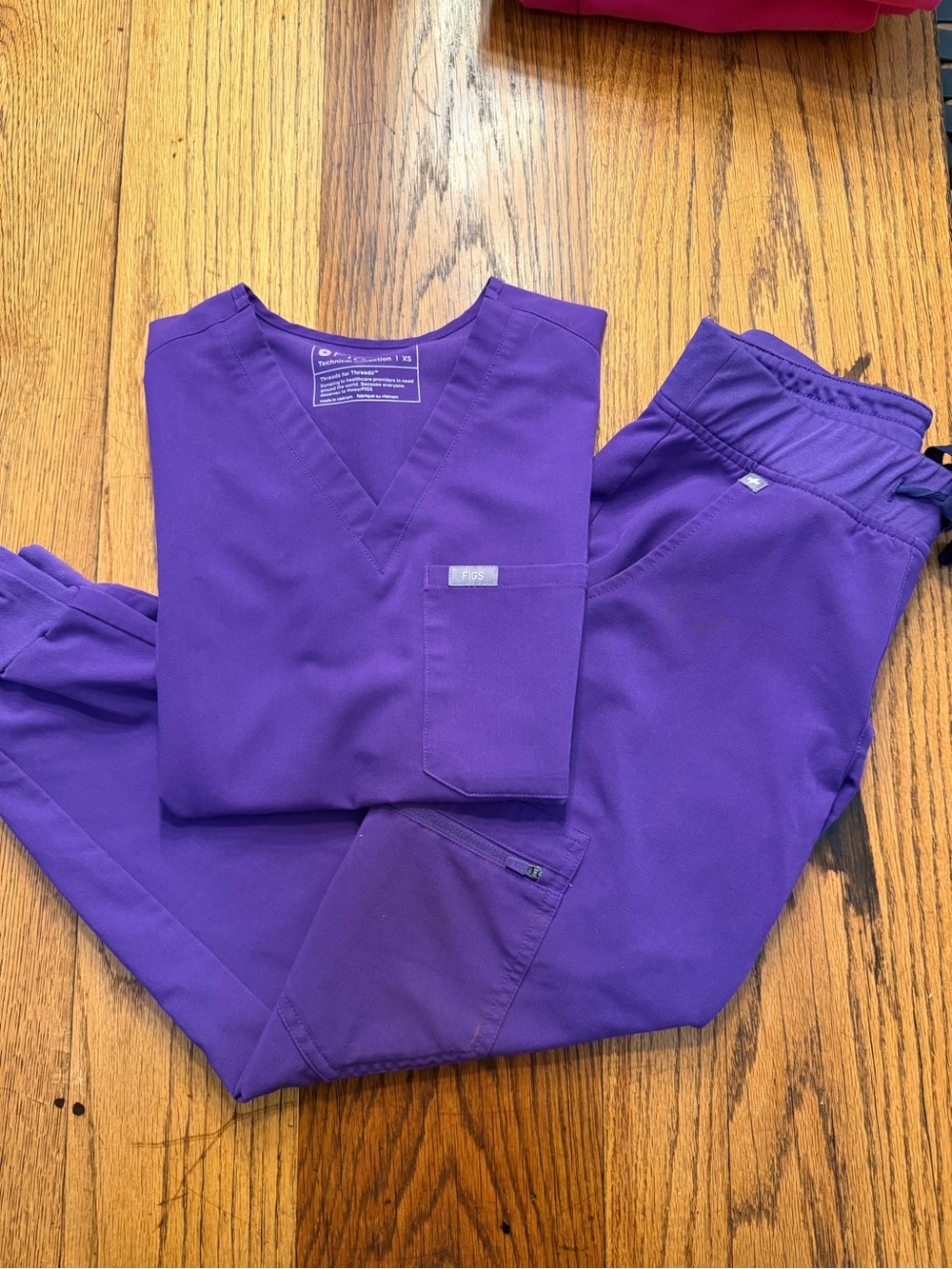 Figs Purple Scrub Top with Joggers